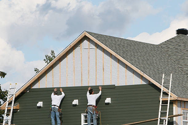 Professional Siding technician working in Hopewell, VA